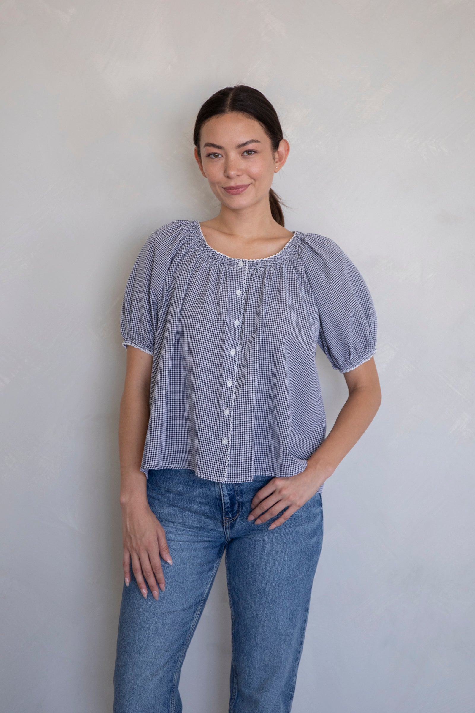 トップス arts & science gather blouse Simple gather blouse short – ARTS&SCIENCE ONLINE SELLER intl.